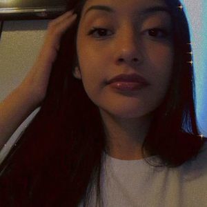 Meet your Posher, Camila